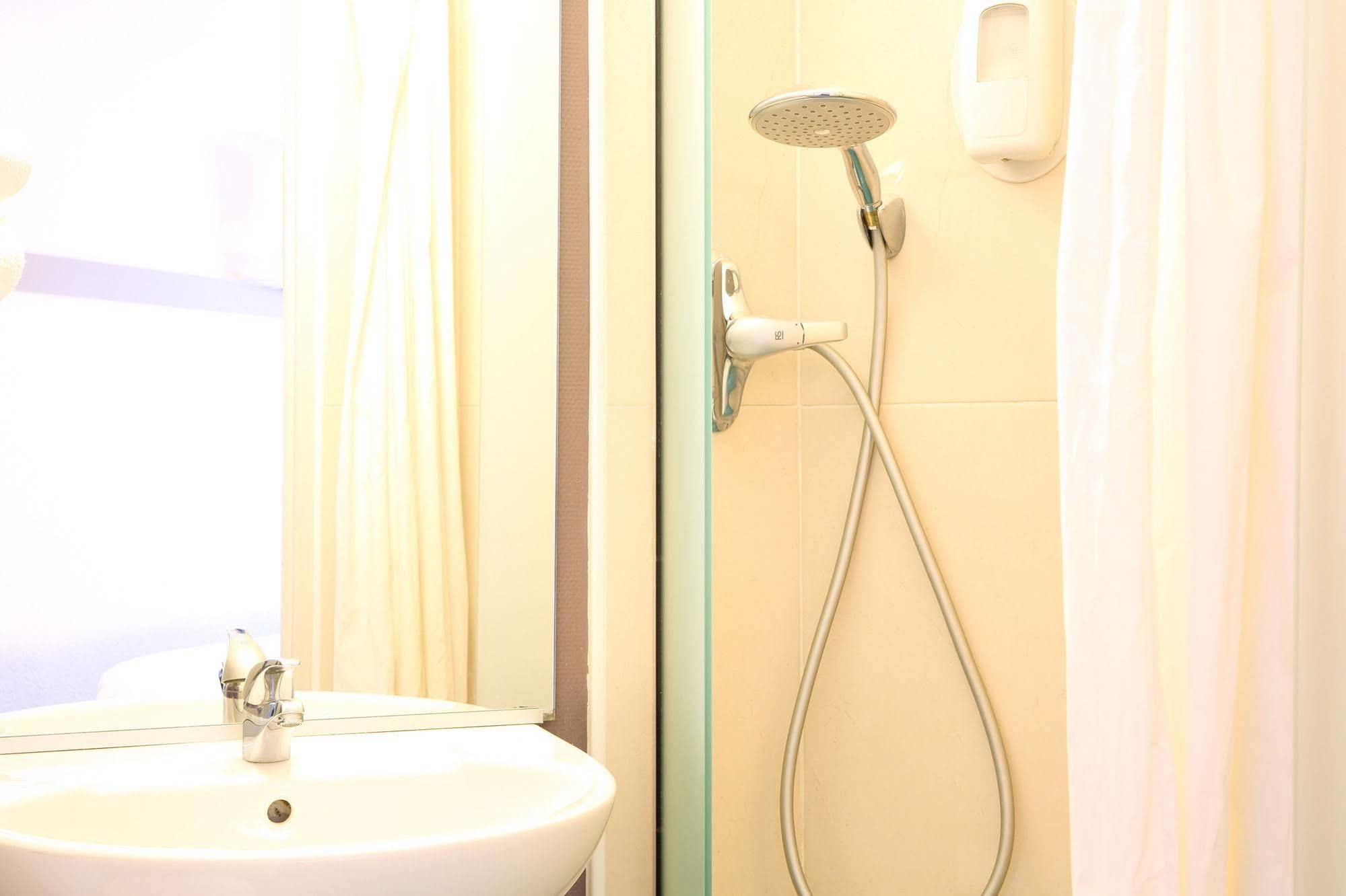 B&B Hotel Villeneuve Loubet Plage ภายนอก รูปภาพ
