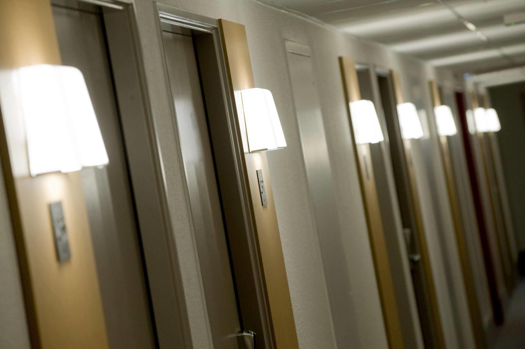 B&B Hotel Villeneuve Loubet Plage ภายนอก รูปภาพ